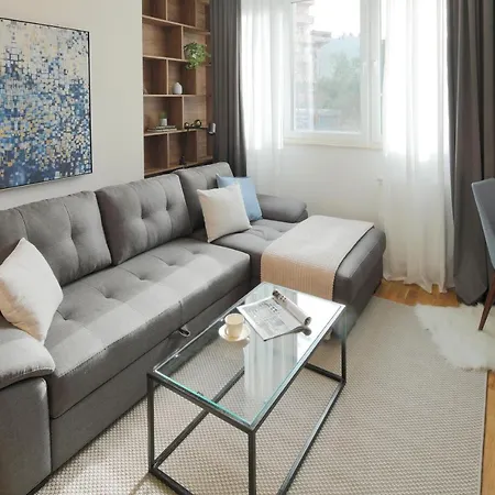 Arena Big Luxury With Free Parking Apartment *